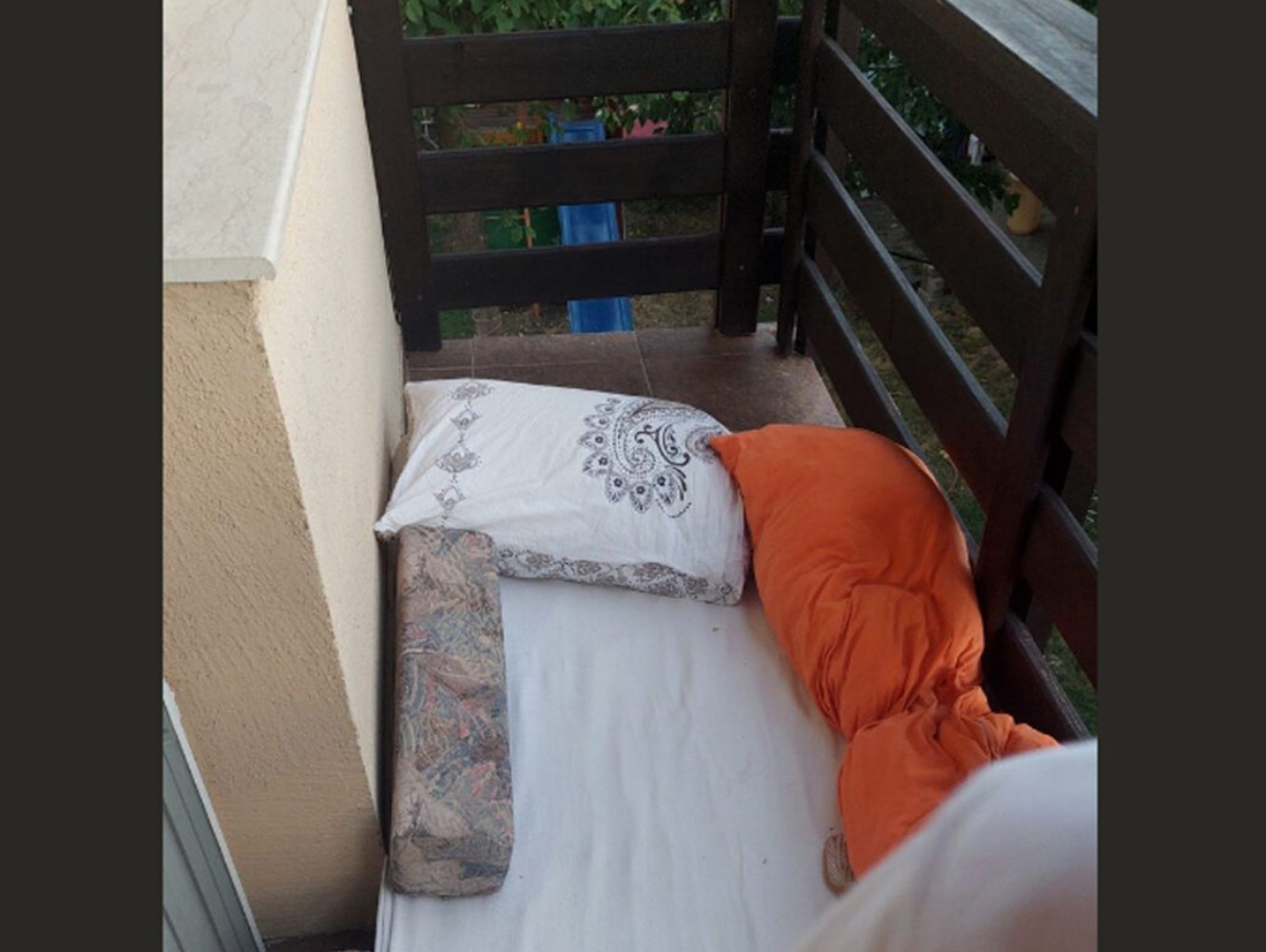 Râzi cu lacrimi! Vă mai amintiţi de balconul pentru cazare de la Cluj, pentru Untold? Reacţie fabuloasă a unui internaut, după ce a dat de el