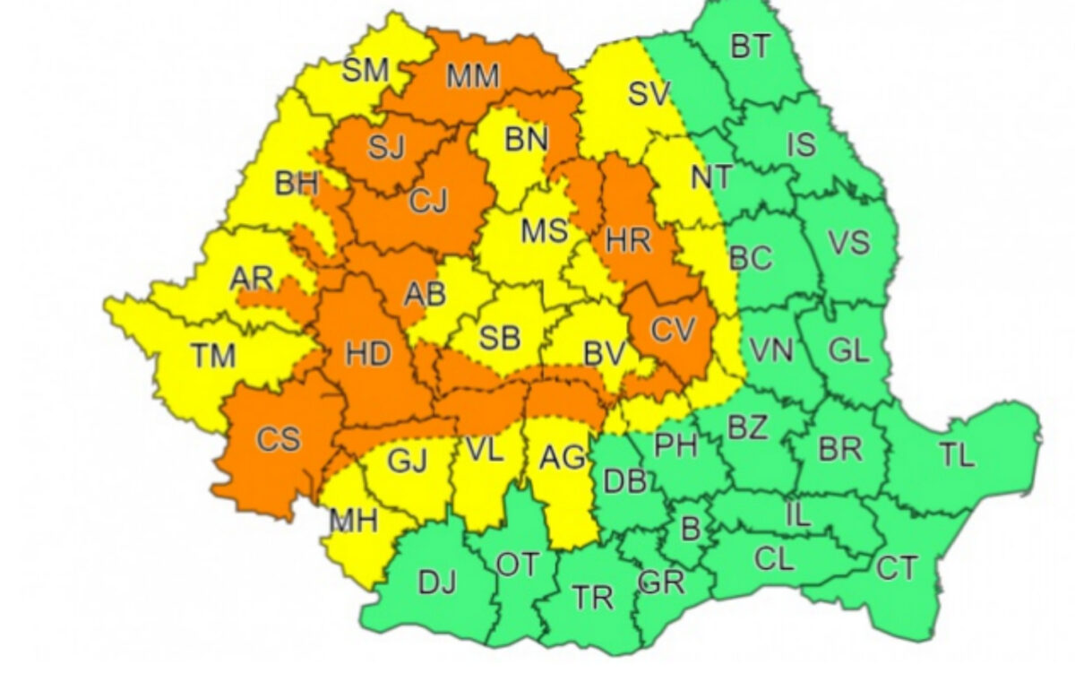 Avertizare ANM. Cod portocaliu de averse torențiale și descărcări electrice