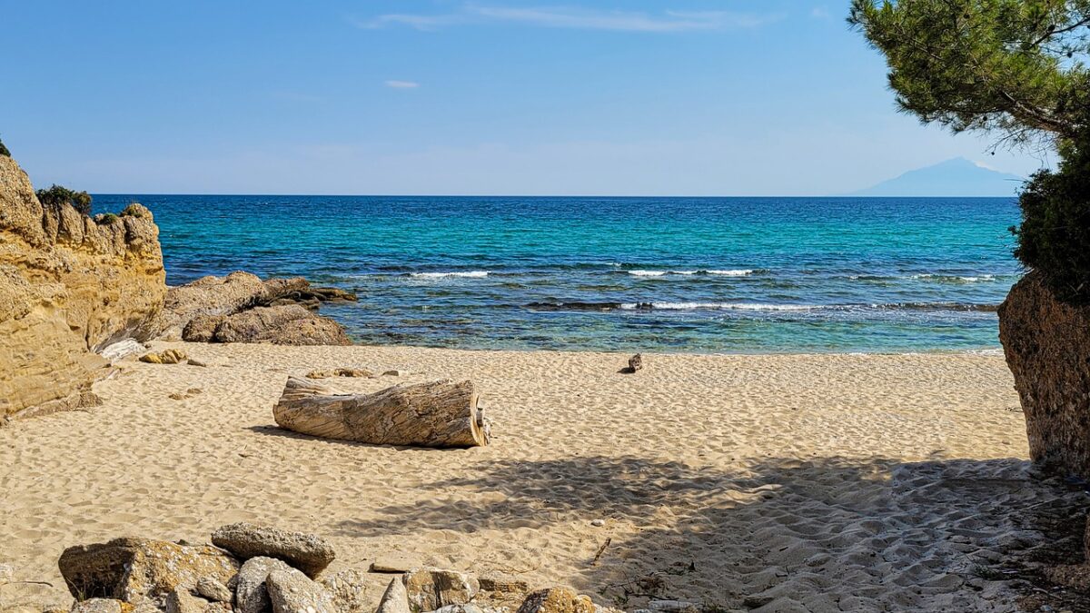 Românii au băgat în sperieţi plajele din Thassos. Întâmplarea incredibilă, povestită de un alt român