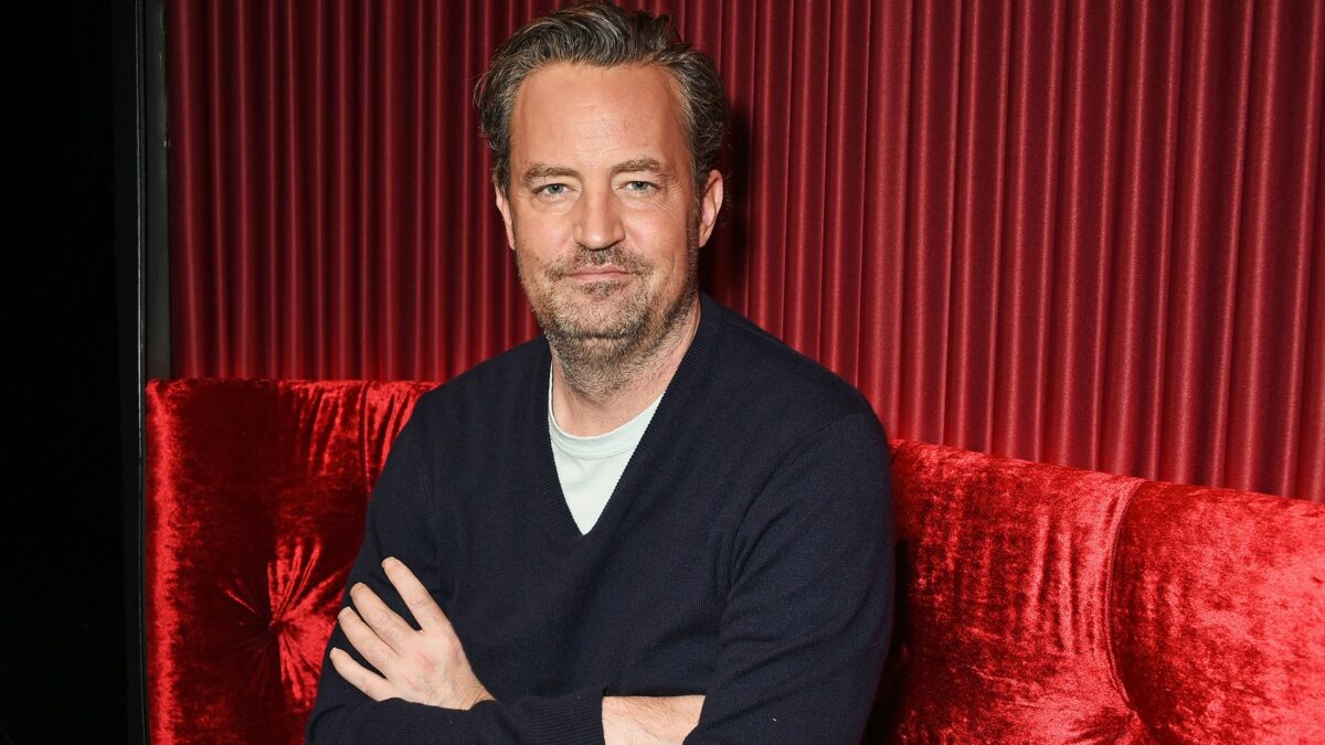 Ies la iveală detalii surpriză după moartea lui Matthew Perry. Starul locuia cu un bărbat în casă și plătea chirie lunar