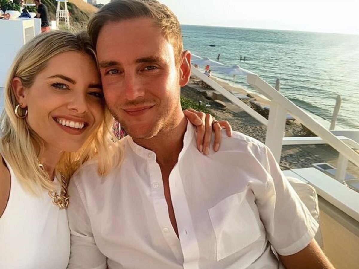 Mollie King și Stuart Broad au dezvăluit numele fetiței lor. Tinerii părinți au postat mai multe imagini pe rețelele de socializare, iar fanii s-au arătat uimiți de frumusețea lor