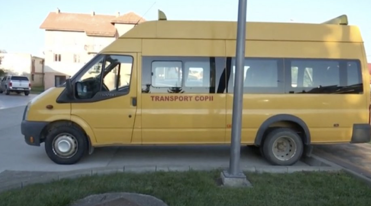 Un șofer din Vaslui a fost prins beat la volanul unui microbuz școlar. Bărbatul transporta elevi