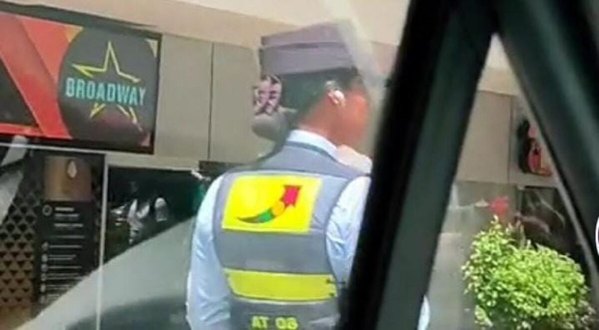 Cu siguranță șoferilor nu le-ar părea rău dacă ar fi amendați de ea. Cum arată ,,Cea mai frumoasă polițistă din Columbia și din lume!”. FOTO