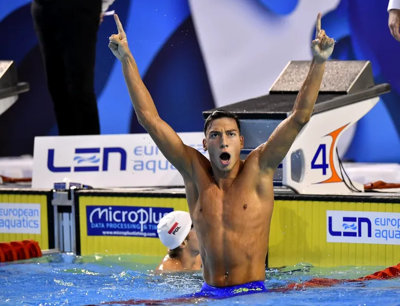 Colecție de medalii oferită de Vlad Stancu! Tânărul de 17 ani a triumfat la Campionatele Europene de înot pentru juniori și a doborât 25 de recorduri naționale