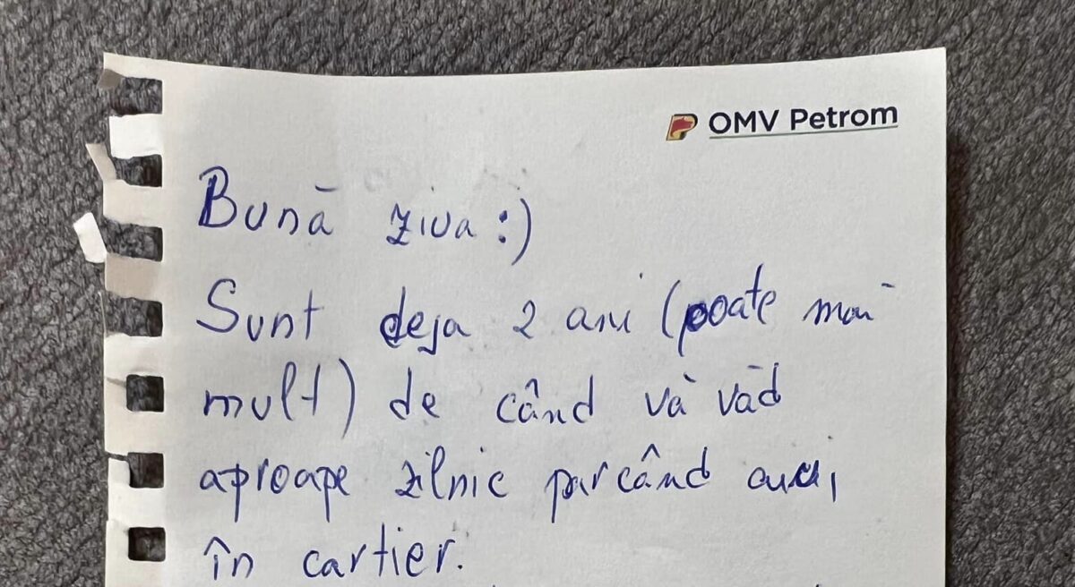 A parcat maşina într-un loc perfect regulamentar şi s-a „trezit” cu acest bileţel în geam. Ce scria pe el