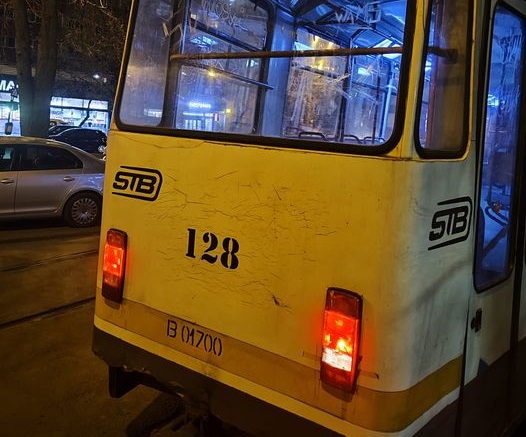 Ce a păţit un bucureştean când a vrut să urce în tramvaiul 128 de la staţia Soş. Fabrica de Glucoză? Nu i-a venit să creadă când a văzut aşa ceva