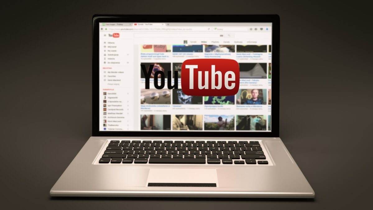 Trucul care te va ajuta să asculți muzica de pe YouTube, fără să ai abonament Premium. Cum poți păcăli aplicația