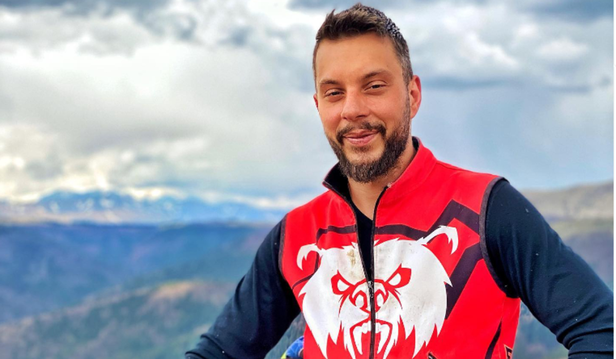 Alec Dumitrescu, un pilot enduro român, atacat de urs în pădure. A scăpat ca prin minune