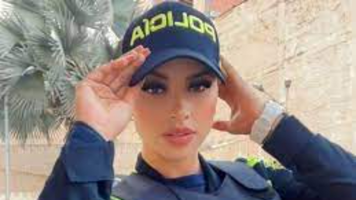 A fost desemnată drept ”cea mai sexy polițistă din lume”! Cum arată Alex, tânăra de 28 de ani cu milioane de fani