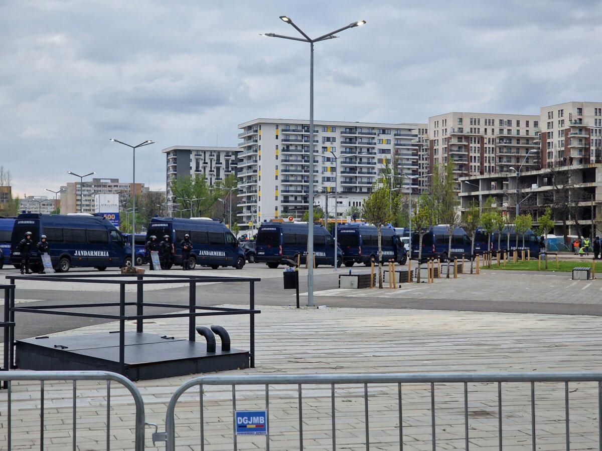 Alertă în Capitală! 900 de jandarmi mobilizați pentru debry-ul din Liga 2, Steaua – Dinamo. Ultrașii s-au luat, deja, la bătaie | GALERIE FOTO