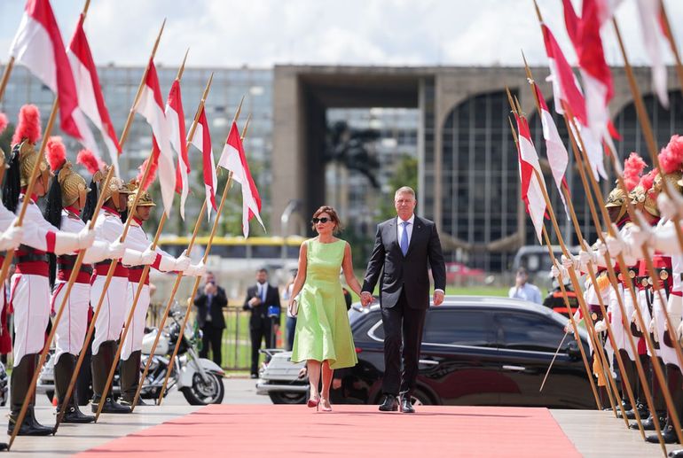 Carmen Iohannis a comis-o din nou! Mihai Albu dă verdictul, după gafa vestimentară făcută de Prima Doamnă