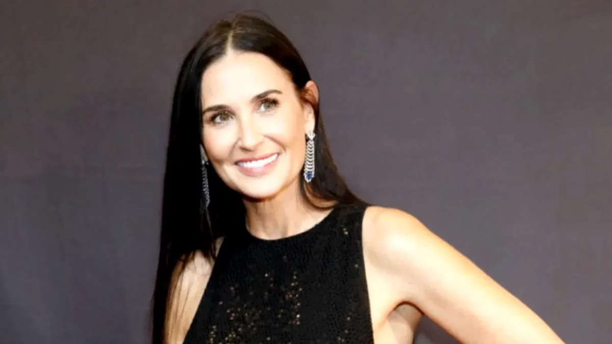 Demi Moore, în costum de baie la 60 de ani! Fotografia cu care actrița a încins internetul: „Timpul nu stă pe loc”