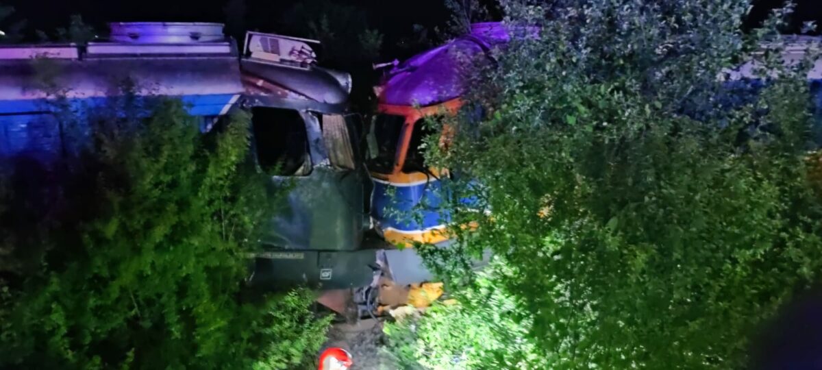 Accident feroviar în județul Giurgiu. Două locomotive au intrat în coliziune și trei persoane au fost rănite