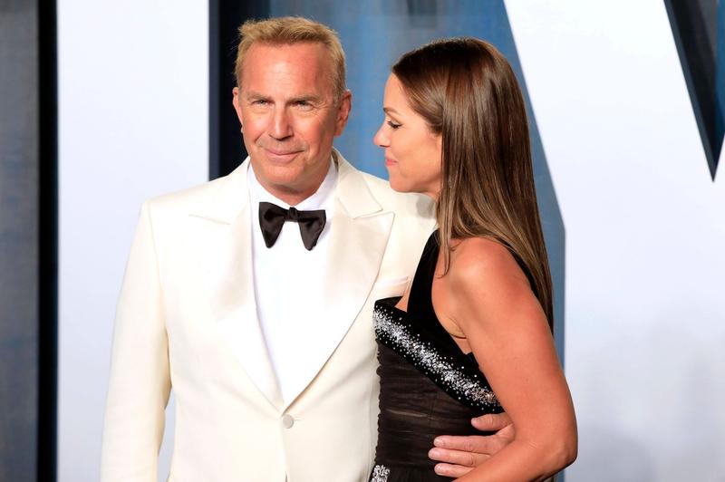 Divorțul lui Kevin Costner o ia razna. Soția refuză să plece din casa celebrului actor american, deși ea i-a dat papucii