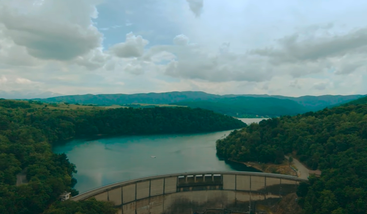 Lacul Cinciș și legendele terifiante care înconjoară locul atins de mâna lui Dumnezeu