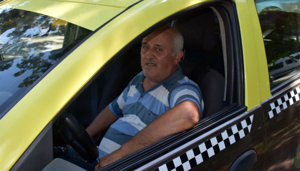 Ce a făcut taximetristul Constantin din Botoșani, după ce s-a trezit cu 40.000 de euro, într-o sacoșă de rafie uitată pe bancheta din spate a mașinii