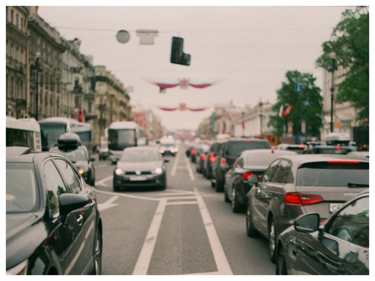 Să vezi și să nu crezi! Unde a putut să-și parcheze mașina un bucureștean: „Cum a ajuns acolo?!”