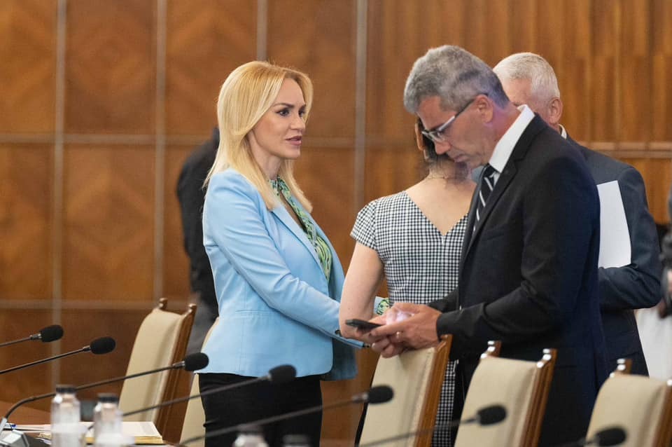 Femeia părăsită pentru Gabriela Firea e un fost fotomodel. Povestea din spatele primei căsnicii a lui Răsvan Firea