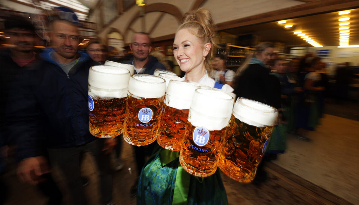 Nu este o eroare! Câți bani costă o halbă cu bere la Oktoberfest 2023