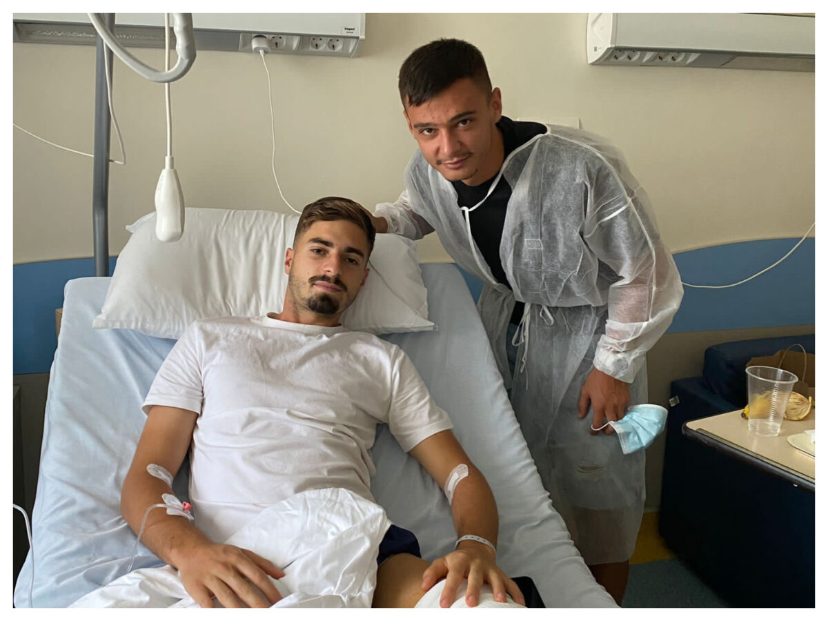 L-a accidentat grav și acum a mers la spital să-și ceară scuze. Scene emoționante cu doi fotbaliști din Superligă