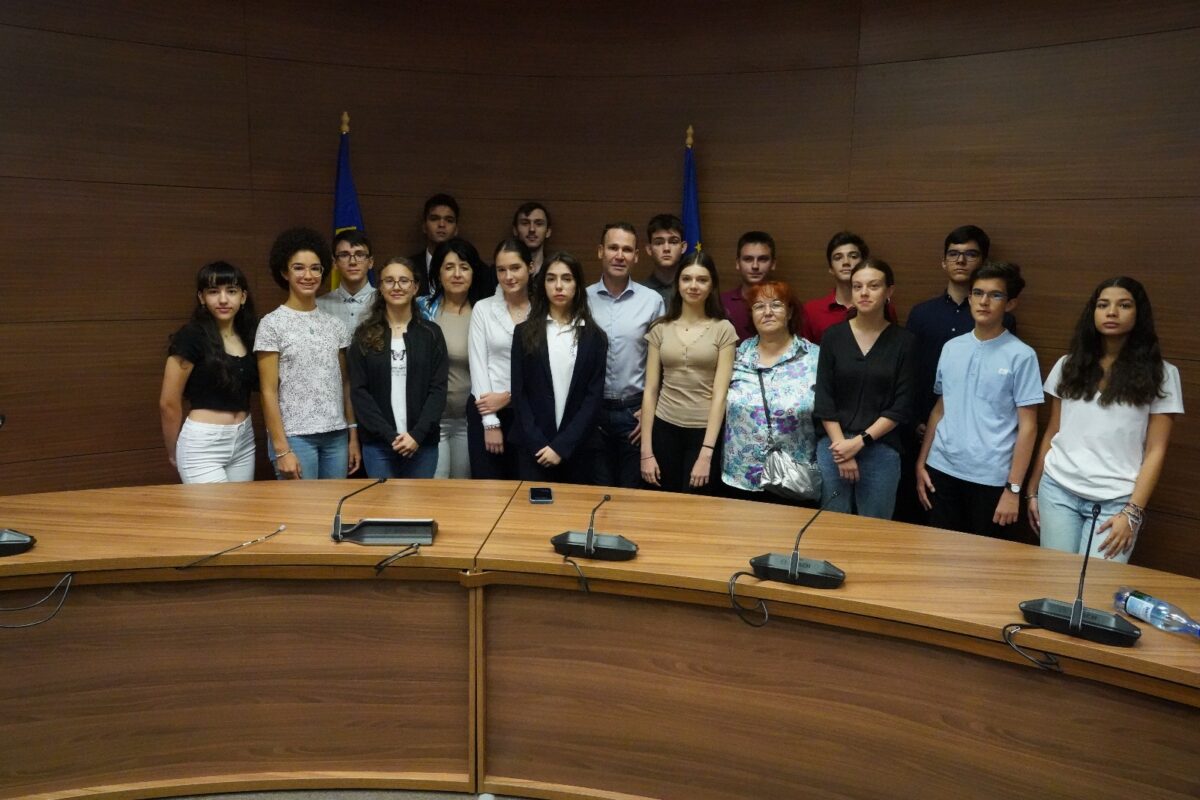 Comunicat de presă. Primarul Robert Negoiță a premiat elevii de top din Sectorul 3