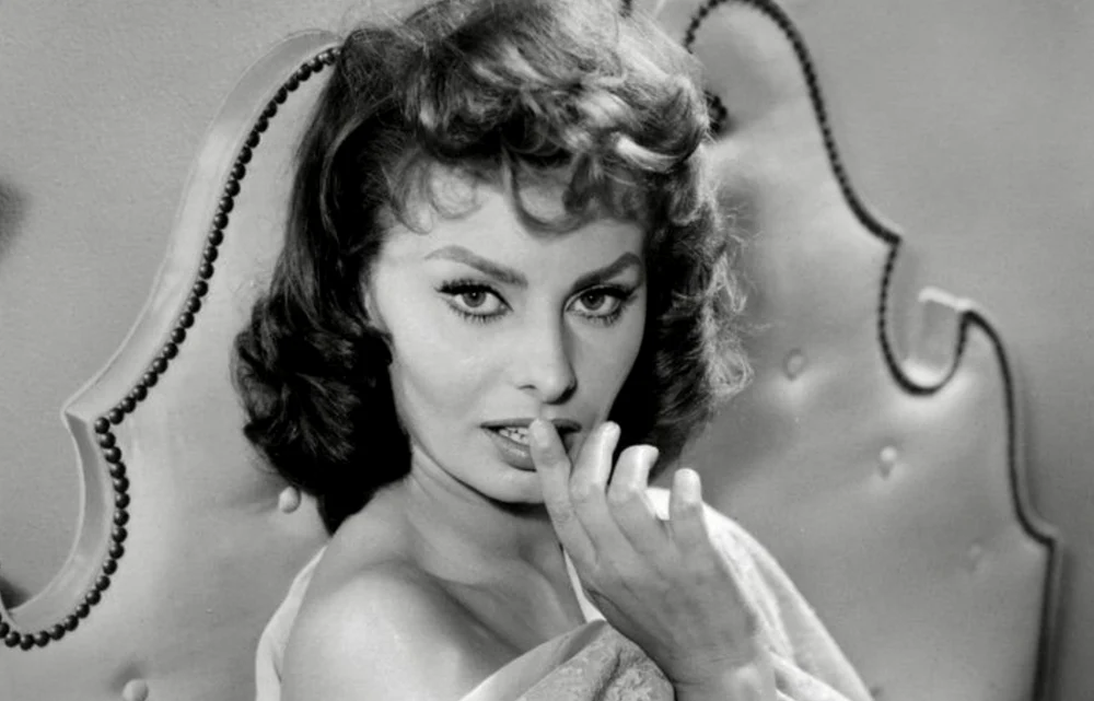 Sophia Loren, dusă de urgență la spital și pusă pe masa de operație. Care este starea actriței în vârstă de 89 de ani