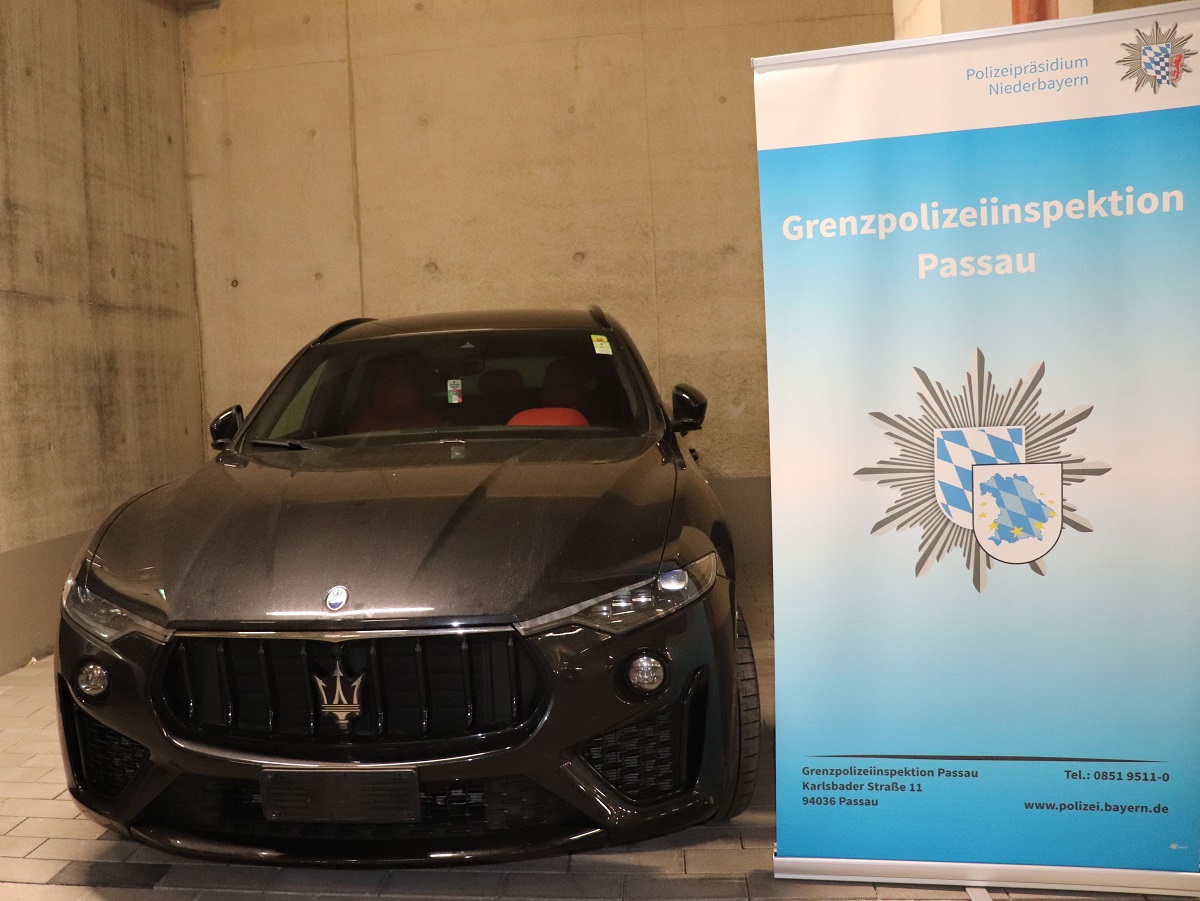 Un român care venea acasă din Italia, cu un Maserati de 100.000 de euro, a fost oprit de Poliţie în Germania. Cum l-au lăsat fără bolid