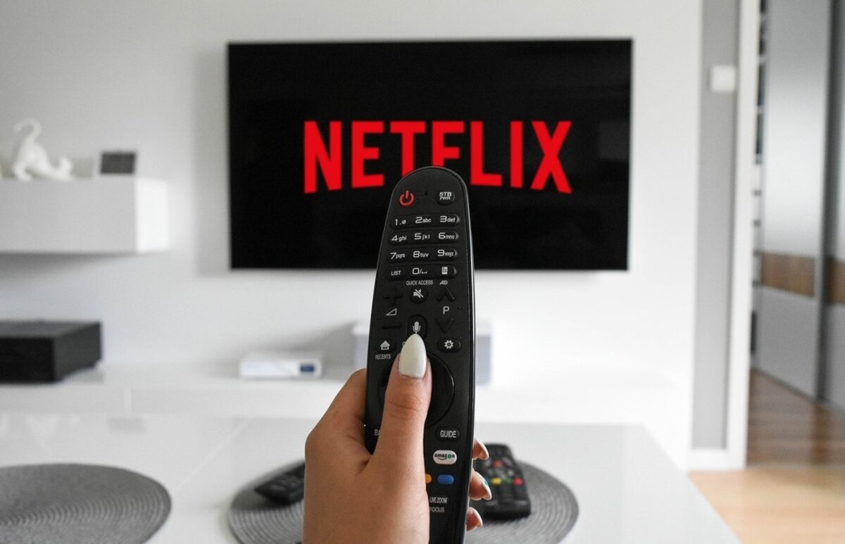 Toată lumea a dat năvală pe Netflix, după ce platforma de streaming a anunțat că a început sezonul 3. Este, fără dubii, serialul momentului în lume