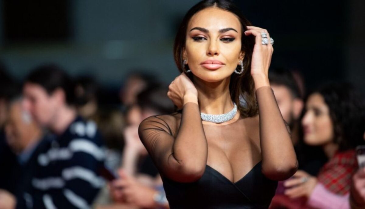 Mădălina Ghenea, agresată în aeroport! Ce i-a făcut un angajat al unei companii aeriene: ”Plângeam cu fiica mea!”