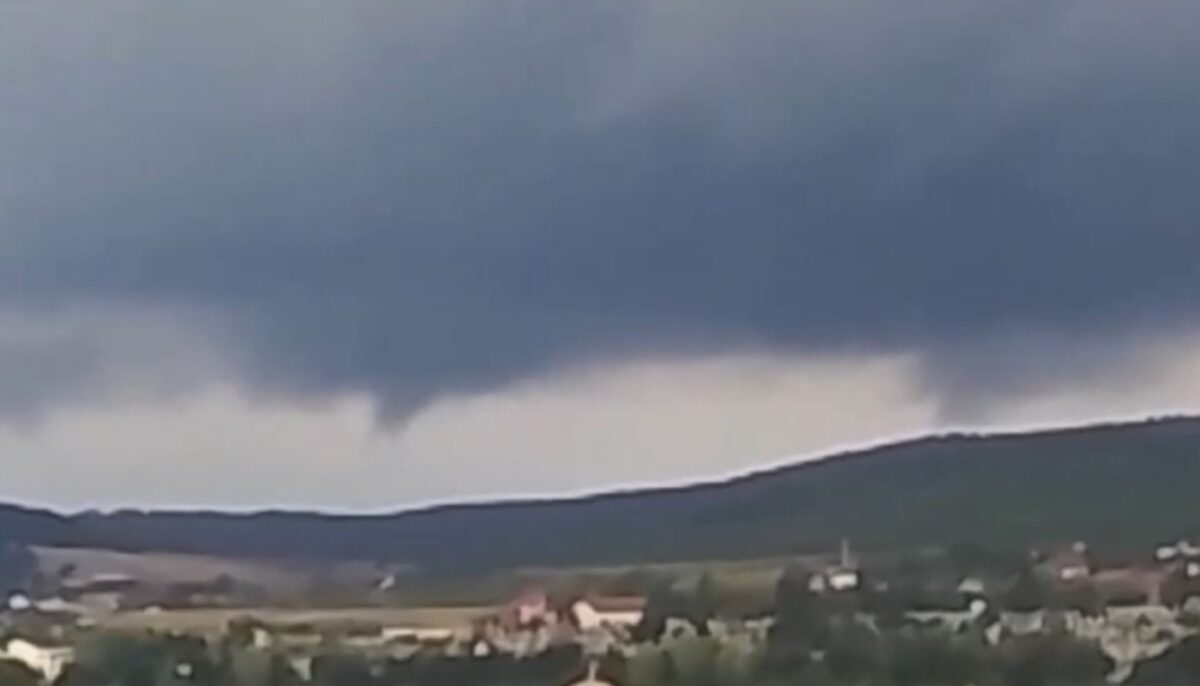 România, lovită de fenomene METEO extreme! Norii pâlnie se formează în perioade cu instabilitate atmosferică
