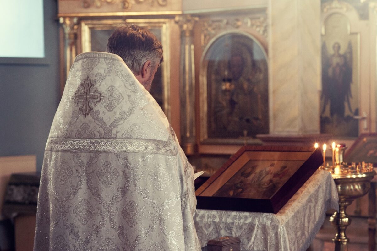Preot din România, găsit mort la doar 51 de ani. Ce au descoperit medicii la autopsie