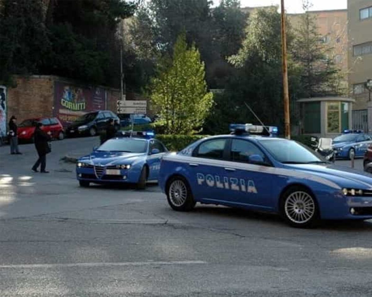 Mașini de poliție în Italia. Sursă foto: Ancona Today