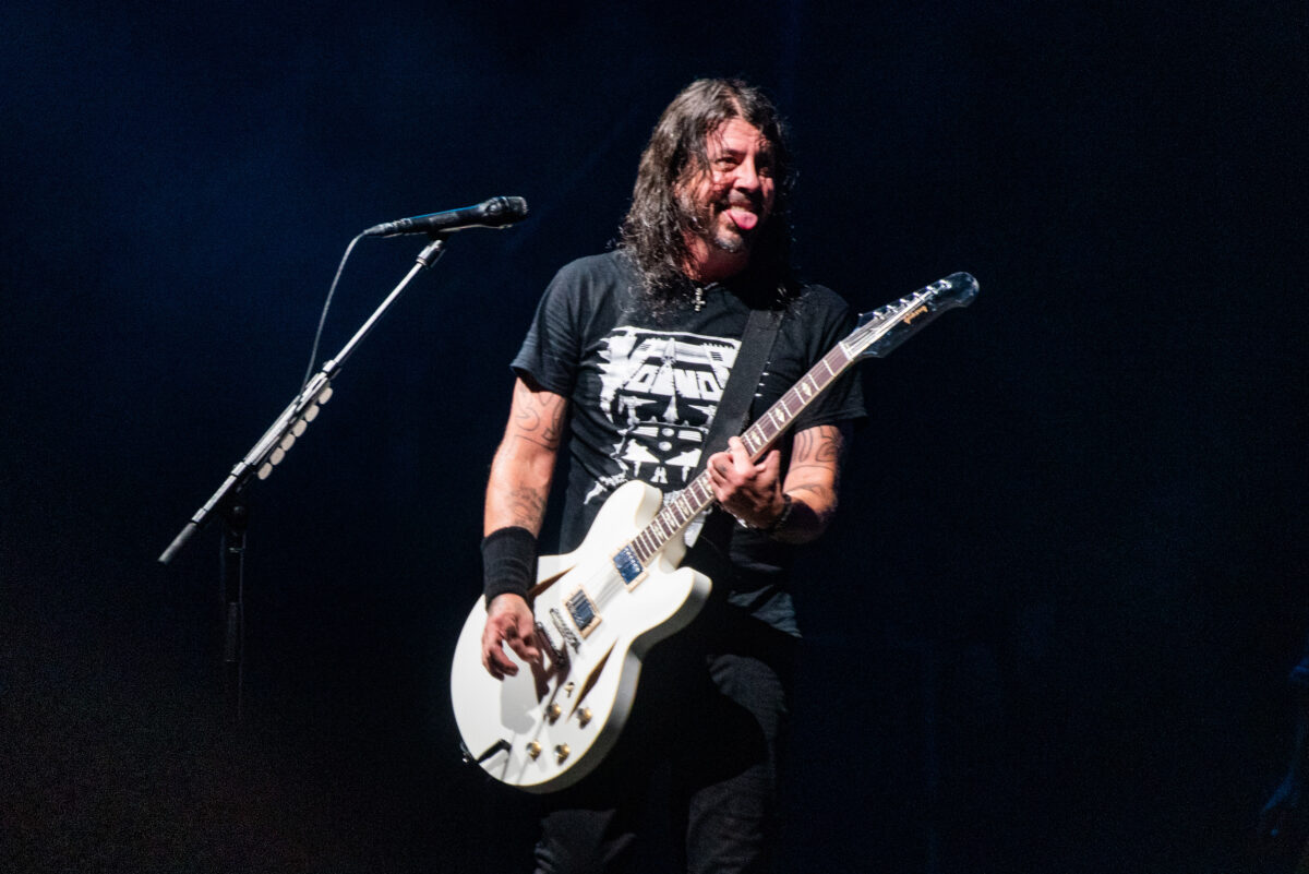 Dave Grohl, solistul trupei Foo Fighters, a anunțat pe Instagram că și-a înșelat soția. Artistul are și o fetiță cu amanta