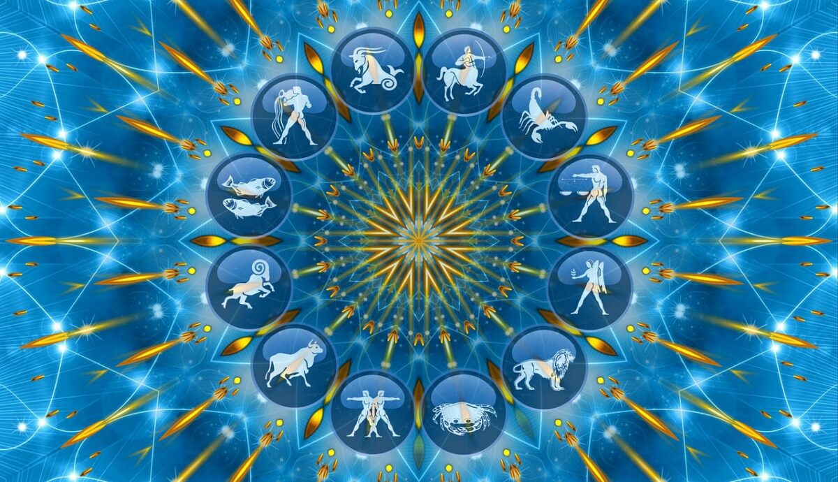 Horoscop octombrie 2024. Zodiile avantajate de astre