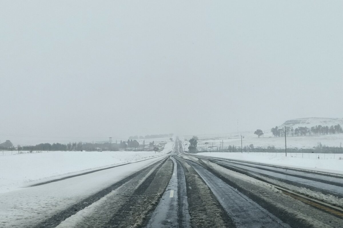 Ninsori masive în Africa de Sud! Fenomenul meteo rar pentru ei a așternut troiene de 2 metri