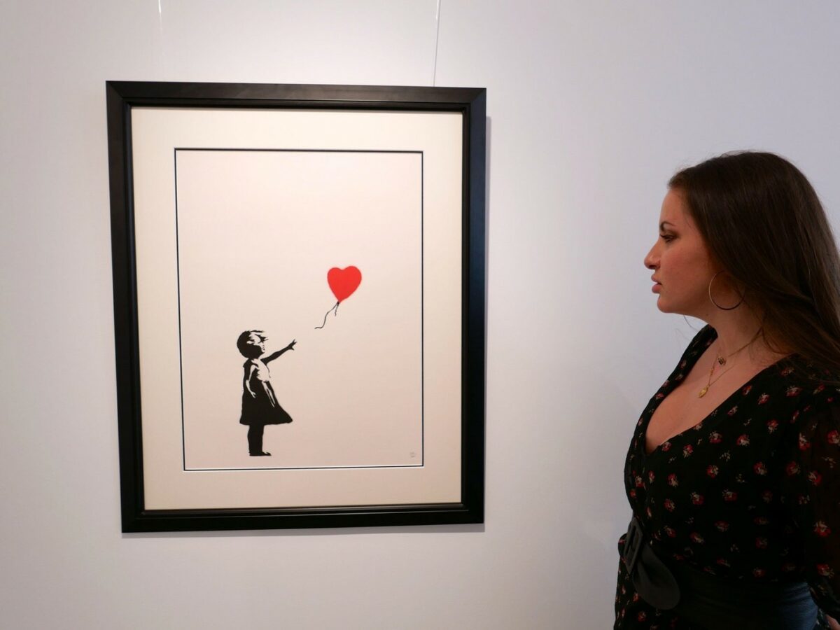 Tablou semnat de Bansky, furat dintr-o galerie londoneză. Cine sunt cei doi hoți