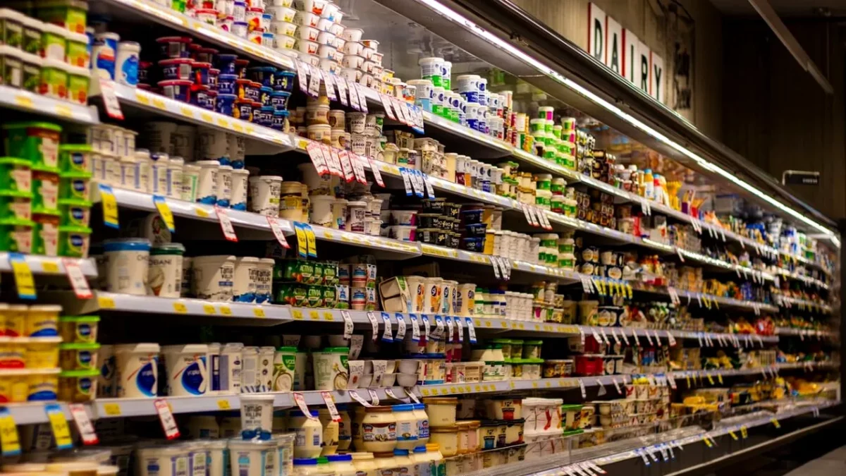 Vești bune pentru consumatorii alimentelor fabricate în România! Ieftinirea poate fi de 10-15%