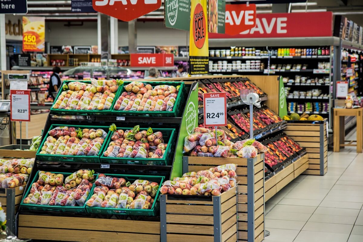 Alertă alimentară la Kaufland! Supermarketul a retras două produse contaminate cu o bacterie periculoasă