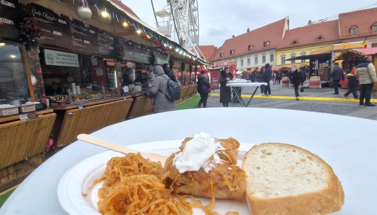 Prețul ireal plătit de un român pentru doar 2 sarmale, la Târgul de Crăciun din Sibiu. O clătită e 30 de lei!