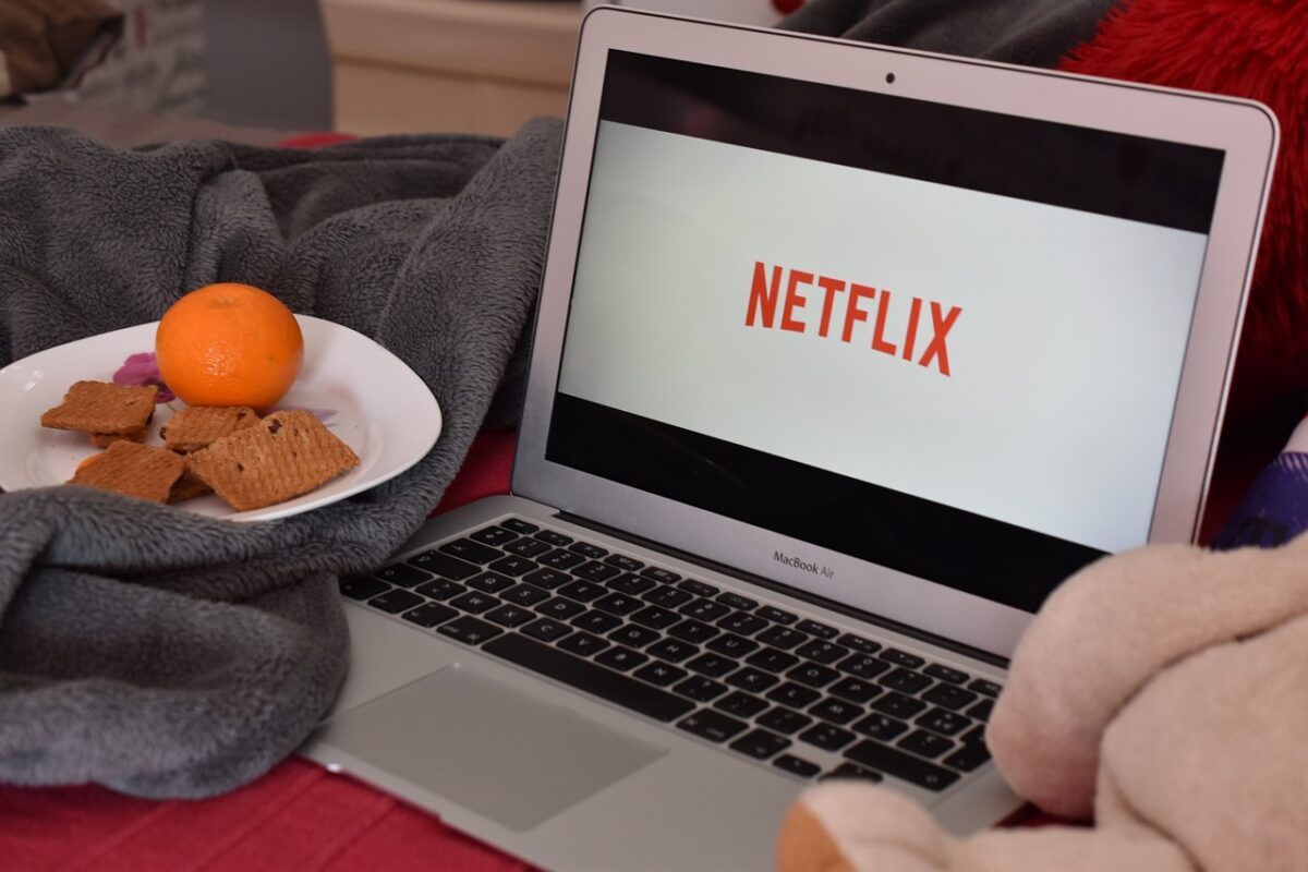 Filmul de pe Netflix care s-a lansat de o săptămână și rupe topurile! Povestea unei văduve i-a captivat pe fani