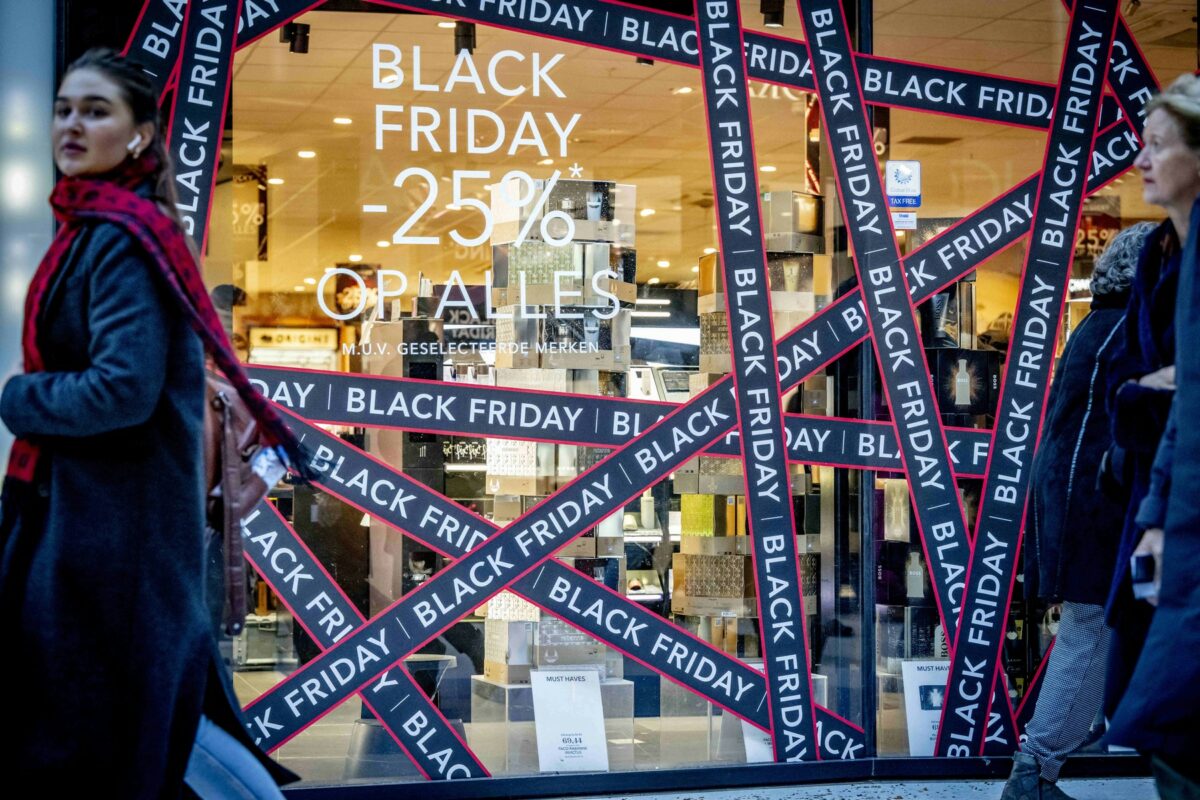 Haos de Black Friday! Americanii au luat cu asalt magazinele, direct de la masa de Ziua Recunoștinței