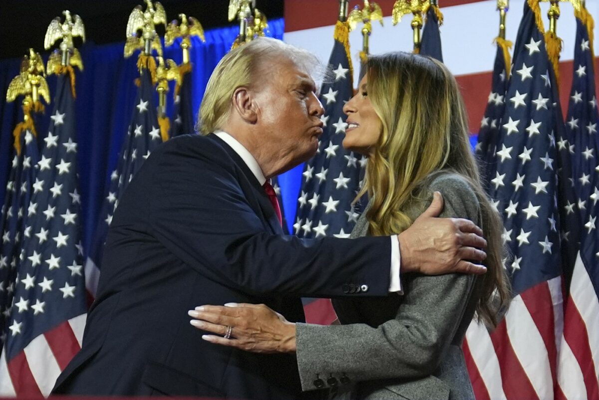 Ținuta neobișnuită aleasă de Melania Trump, în ziua alegerilor. Cum s-a îmbrăcat. FOTO