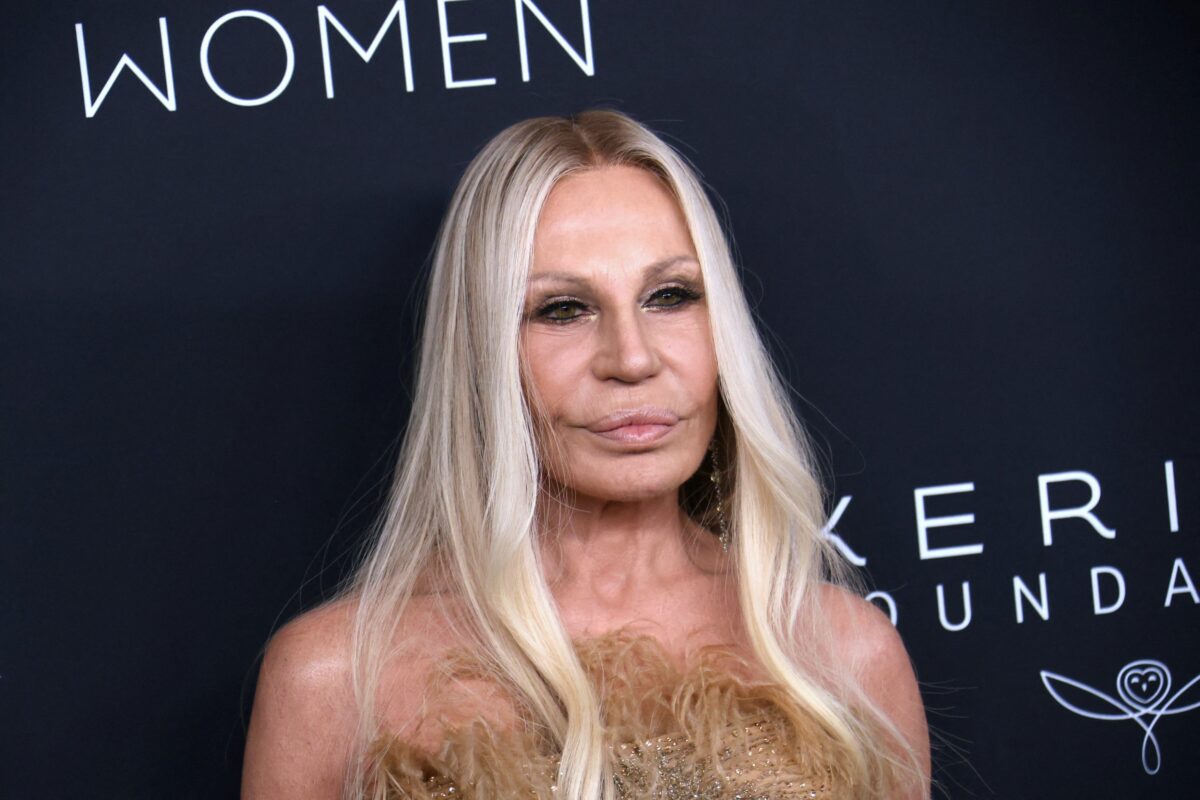 Donatella Versace și-a uluit total fanii cu această imagine. Nu le-a venit să creadă: „Cine e în poză?”