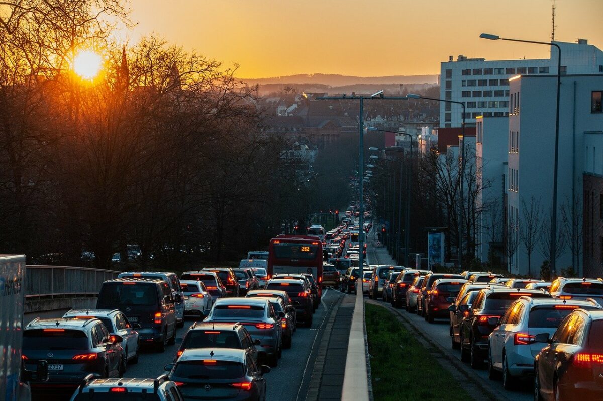 „Tornada Roşie”, prezentă și în Capitală. Ce este acest fenomen care scoate oamenii din minți