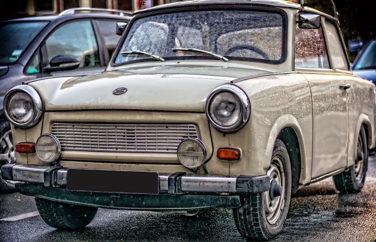 Nu e o glumă! Cu cât se vinde în 2025 un Trabant vechi de 34 de ani