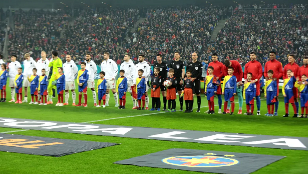 Scenografia cu Helmut Duckadam, realizată de suporterii FCSB în partida cu Manchester United. Moment emoționant pe Arena Națională!