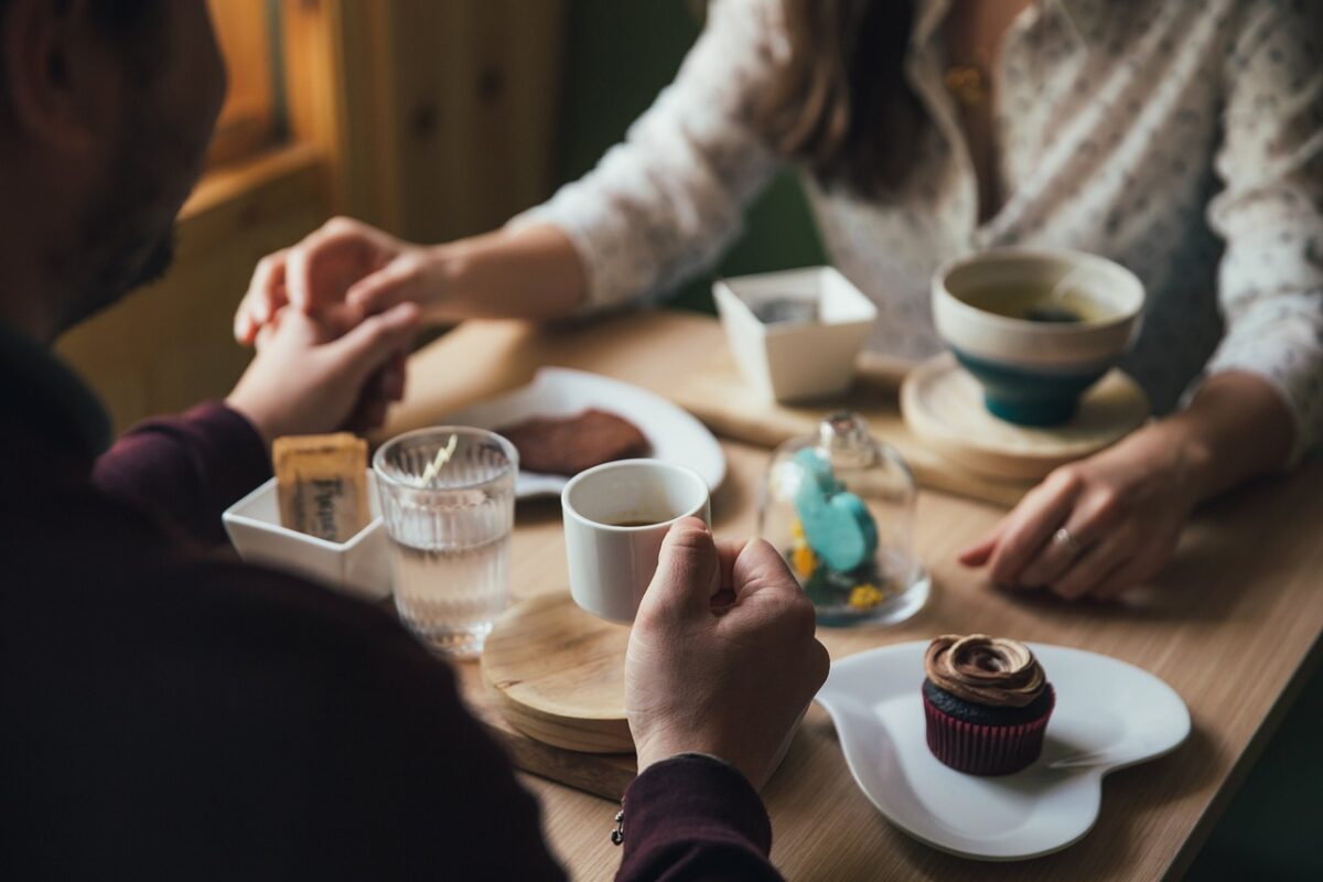 Un tânăr și-a scos iubita la un restaurant din Capitală. Ce a putut să pățească când i s-a adus nota: ”Este efectiv hoție!”