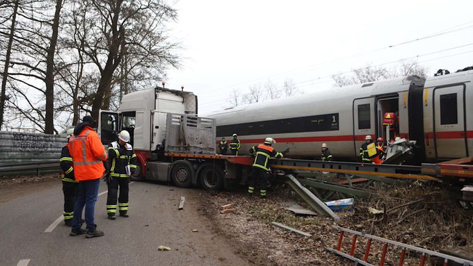 Grav accident rutier în Germania, produs din cauza unui român. O persoană a murit, alte 25 sunt rănite