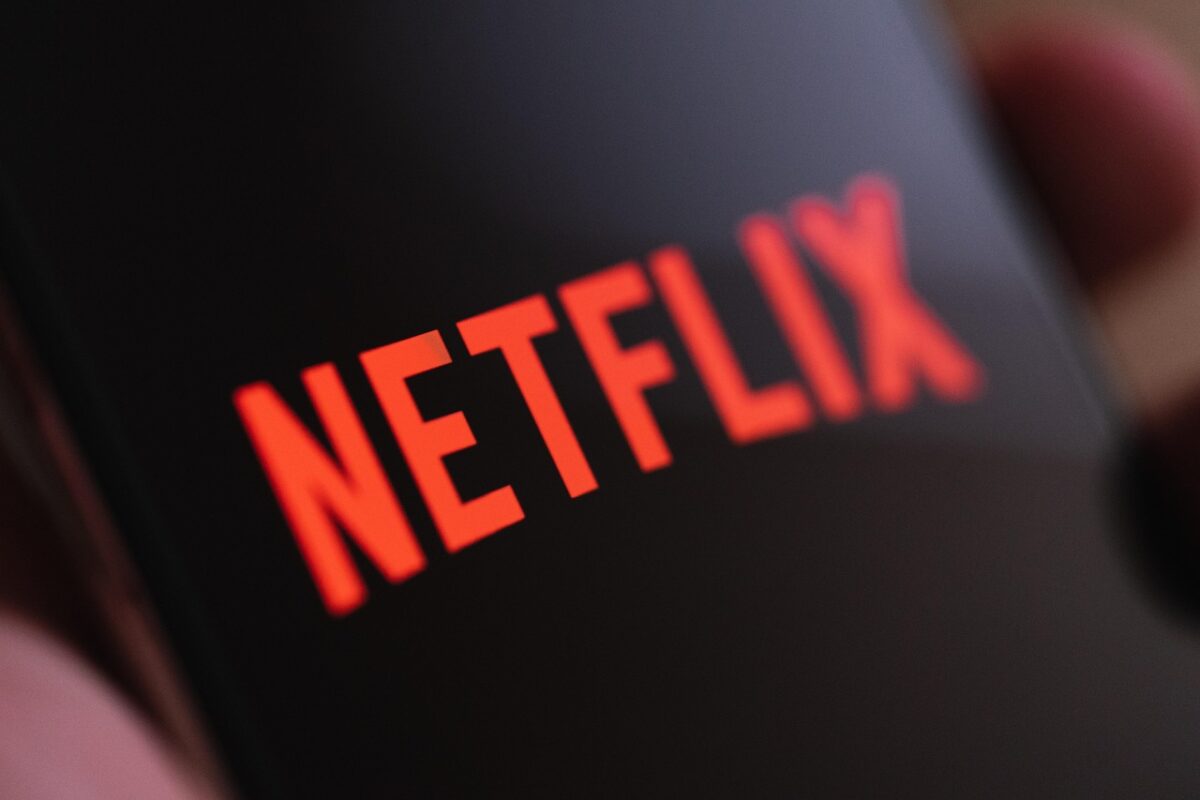 Serialul fenomen de pe Netflix care i-a cucerit pe români! Povestea captivantă te ține cu sufletul la gură