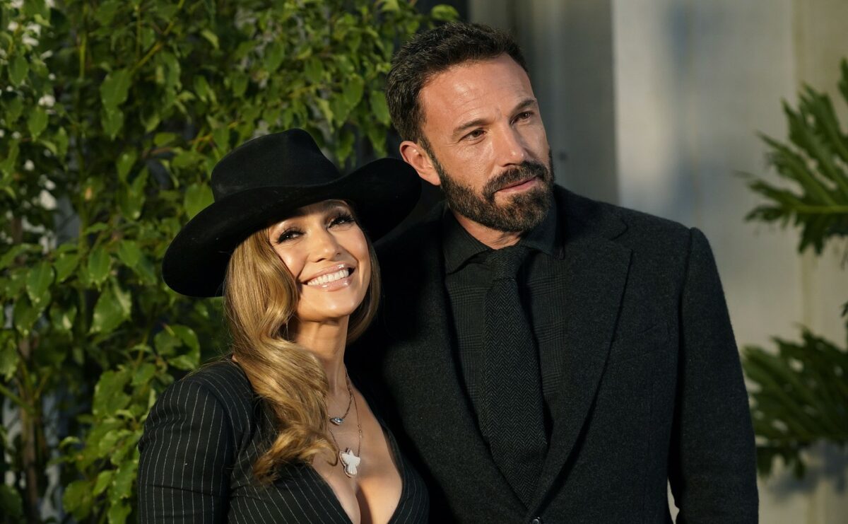 Ben Affleck își îndreaptă atenția spre o dragoste mai veche, în vreme ce Jennifer Lopez strălucește la Premiile Grammy